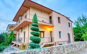 Four Lakes Luxury Suites